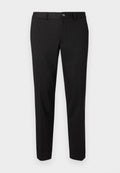 Schwarze Hose aus glattem Stoff. Sie hat einen geraden Schnitt, eine flache Vorderseite und einen Knopfverschluss mit einem schlichten Taillendesign.