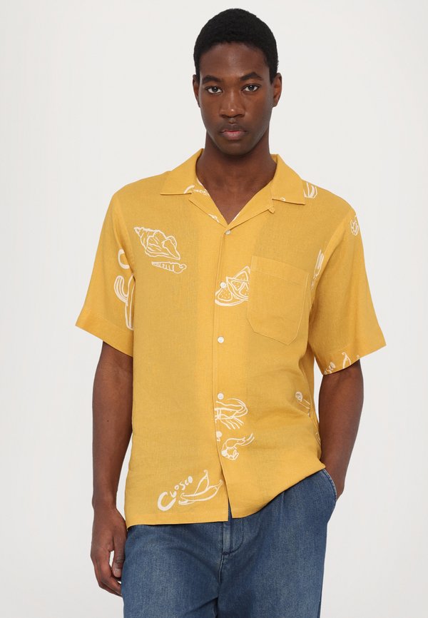 CLOSED SHORT SLEEVED SHIRT