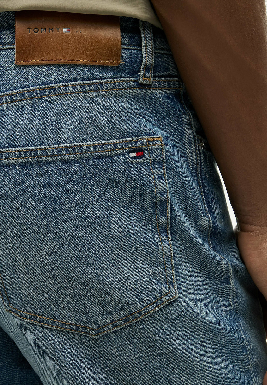 WHISKERED RELAXED STRAIGHT LEG JEANS Media 4