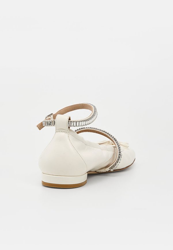 Stuart Weitzman STEFANIE