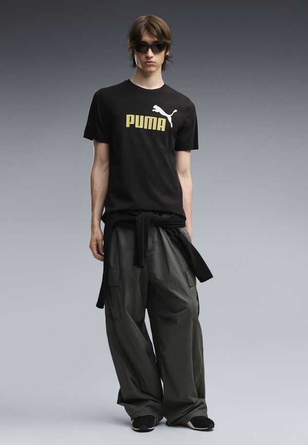 Puma LOGO TEE - Print T-shirt - black rustic olive