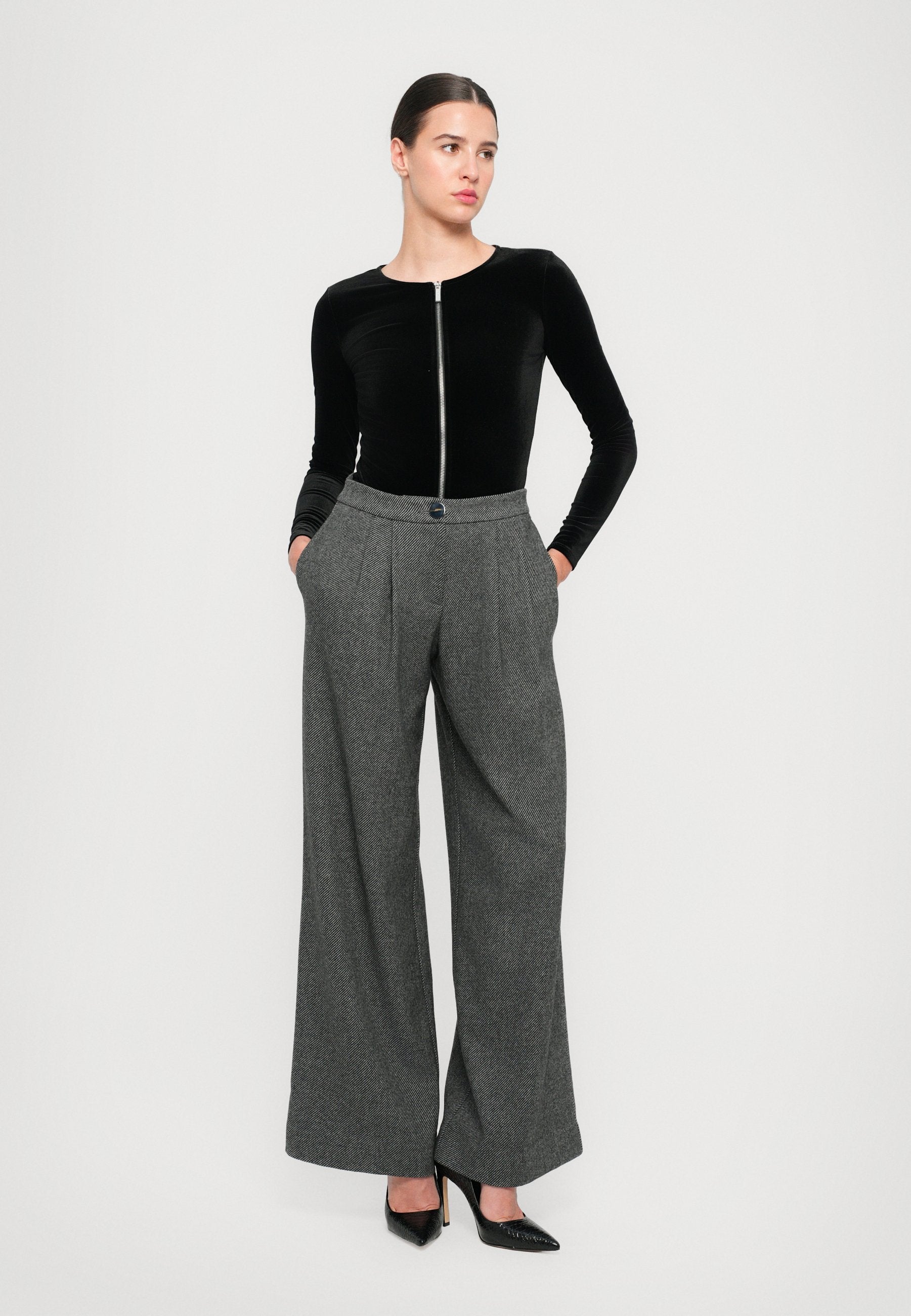 PANTALONI TROUSER Media 2