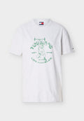 Weißes T-Shirt mit kurzen Ärmeln und grünem Motiv eines Gewichthebers, der eine Hantel hält, mit dem Text "Tommy's Gym Los Angeles Est 1985" auf der Vorderseite.