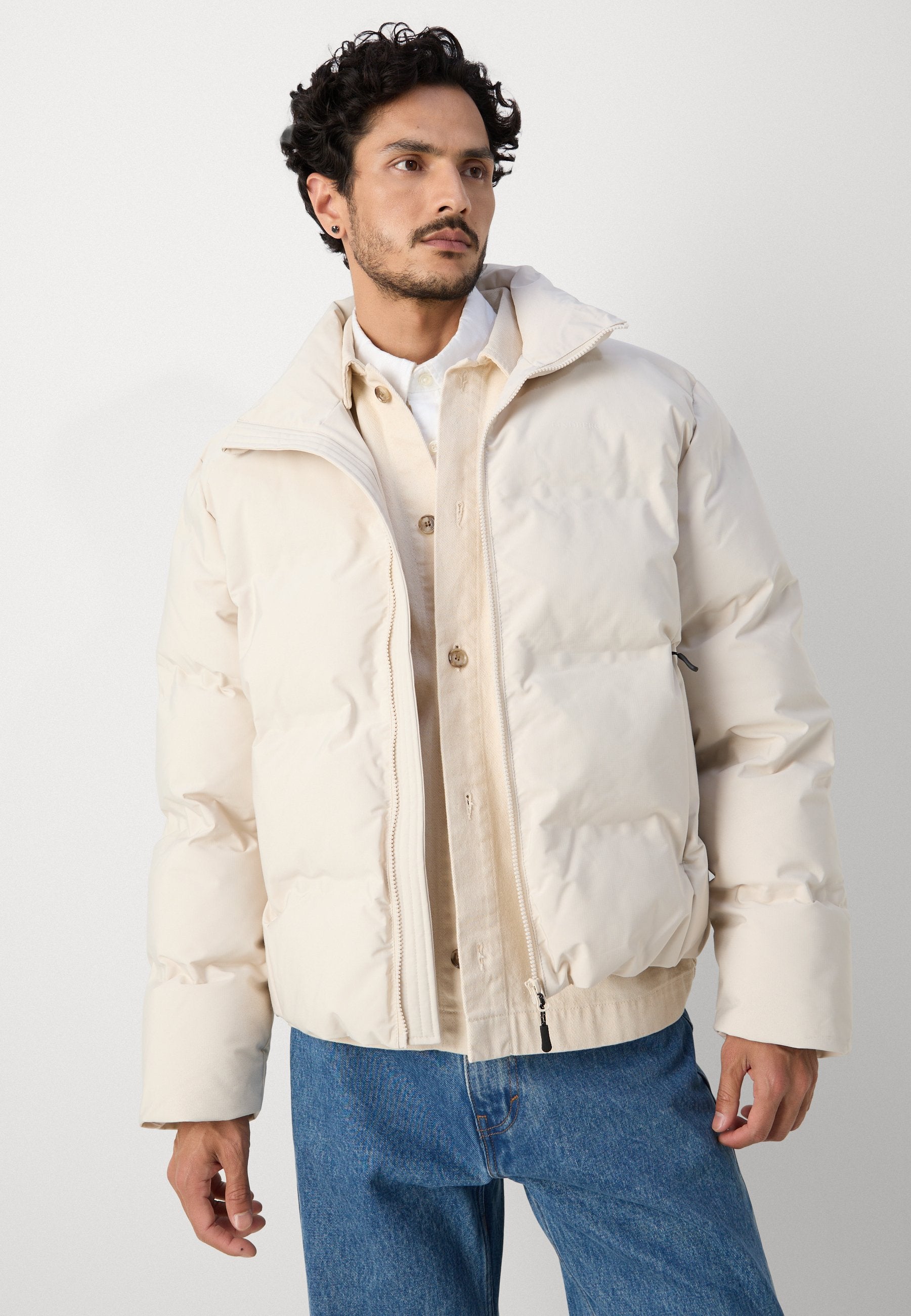 CROPPED SEAMLESS PUFFER JACKET Media 7