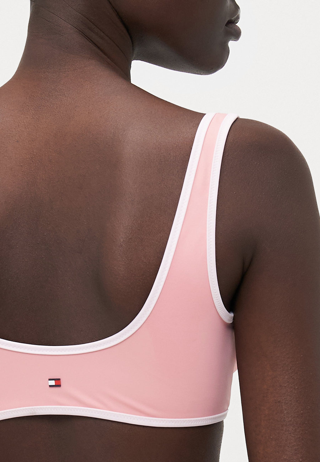ESSENTIALS BRALETTE LOGO Media 6