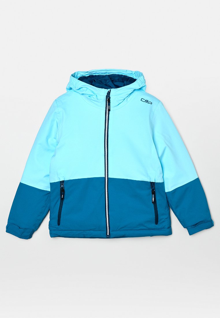 Blaue zweifarbige Jacke mit Kapuze, bestehend aus einem hellblauen oberen Abschnitt und einem dunklerblauen unteren Abschnitt. Schwarze Reißverschlüsse und Logodetail.