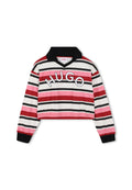 Gekürzter gestreifter Sweatshirt in Rot, Pink, Schwarz und Weiß mit einem schwarzen Kragen und der 'HUGO'-Buchstaben auf der Vorderseite. Weicher Stoff.
