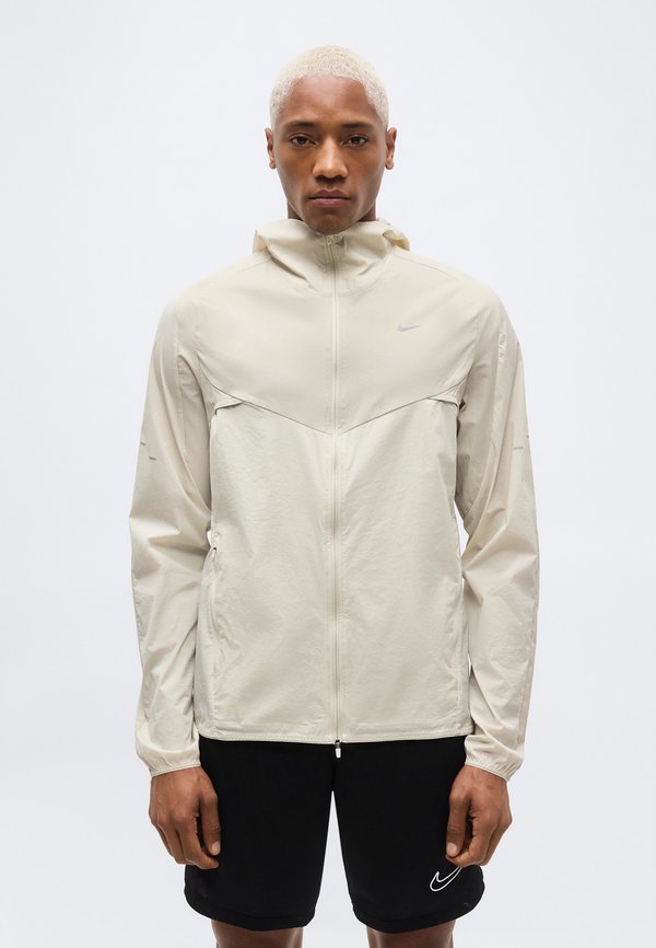 Nike Performance STRIDE - Windbreaker - cream/birch/natural