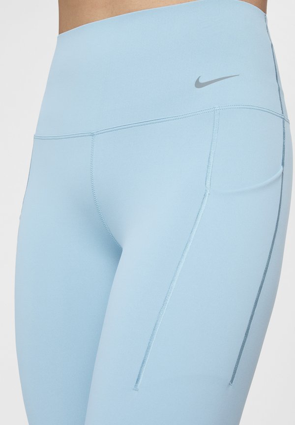 Nike Performance UNIVERSA
