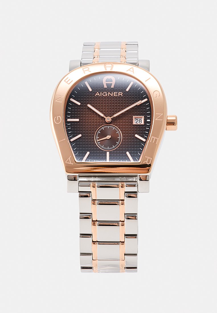 Silberne und roségoldene Metallarmbanduhr mit schwarzem strukturiertem Zifferblatt, Datumsanzeige und gravierter Lünette mit der Aufschrift Aigner.
