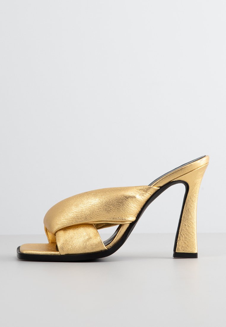 CORINNE SABOT - Pinko - View 1