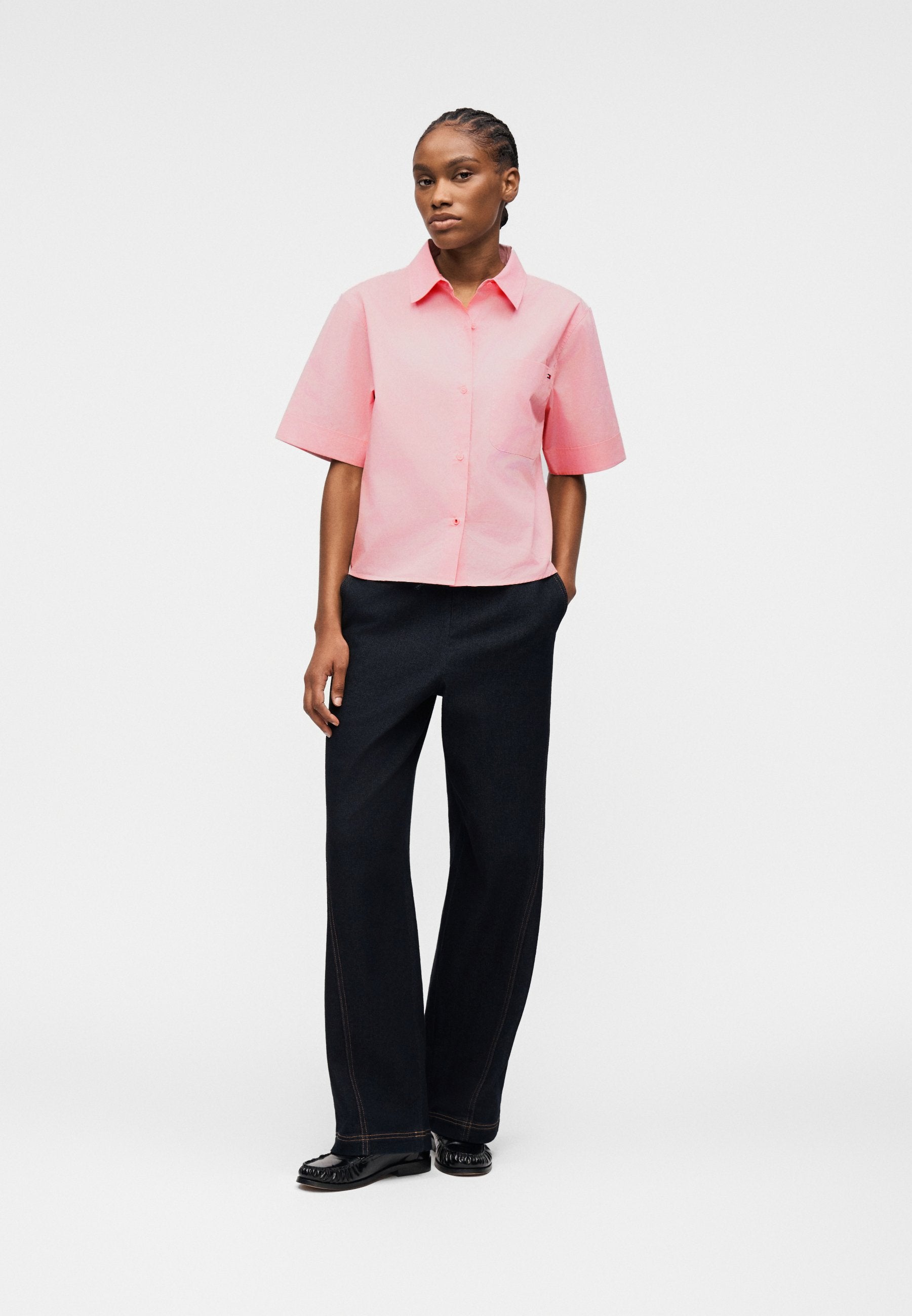 CLASSIC POPLIN SHORT SLEEVE SHIRT Media 2