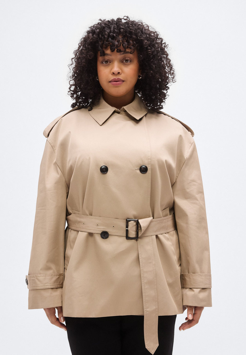 CURVE BELTED RELAXED SHORT TRENCH COAT Media 3