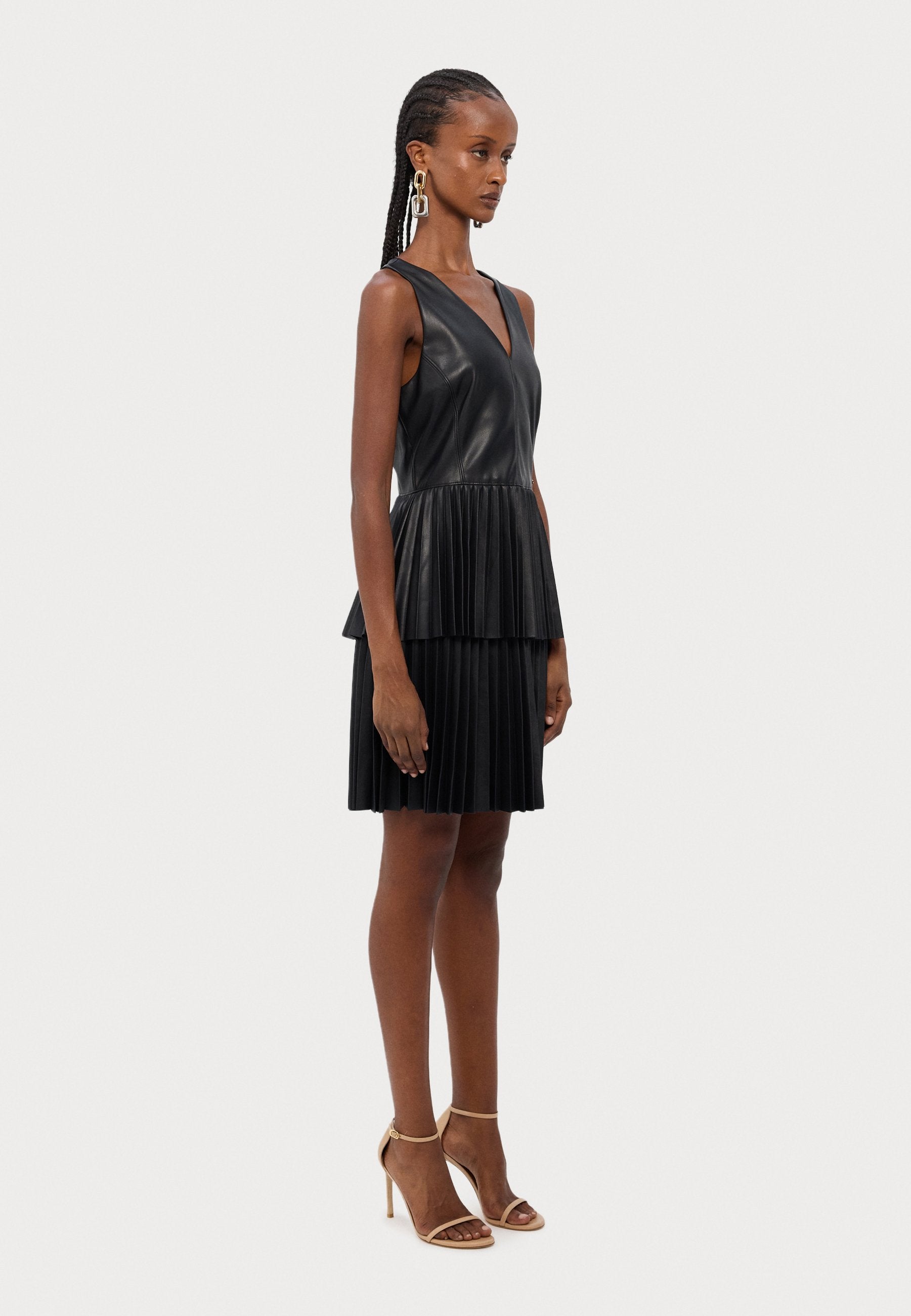 VESTITO Media 3