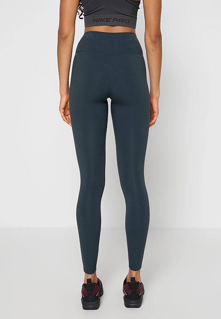 Nike Performance