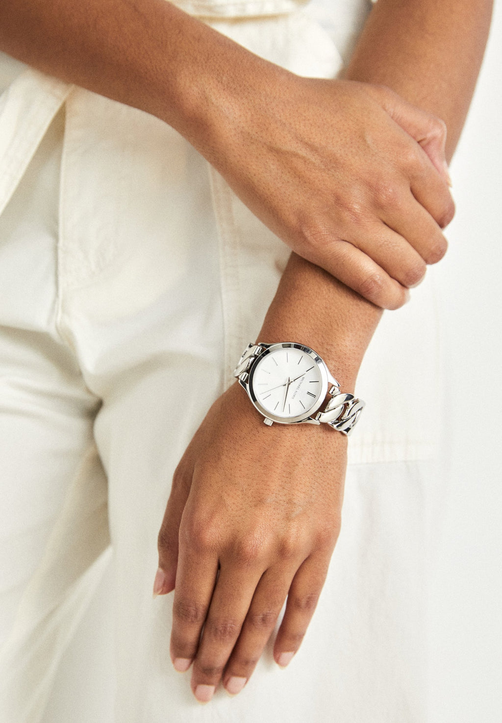 SLIM RUNWAY WATCH Media 2