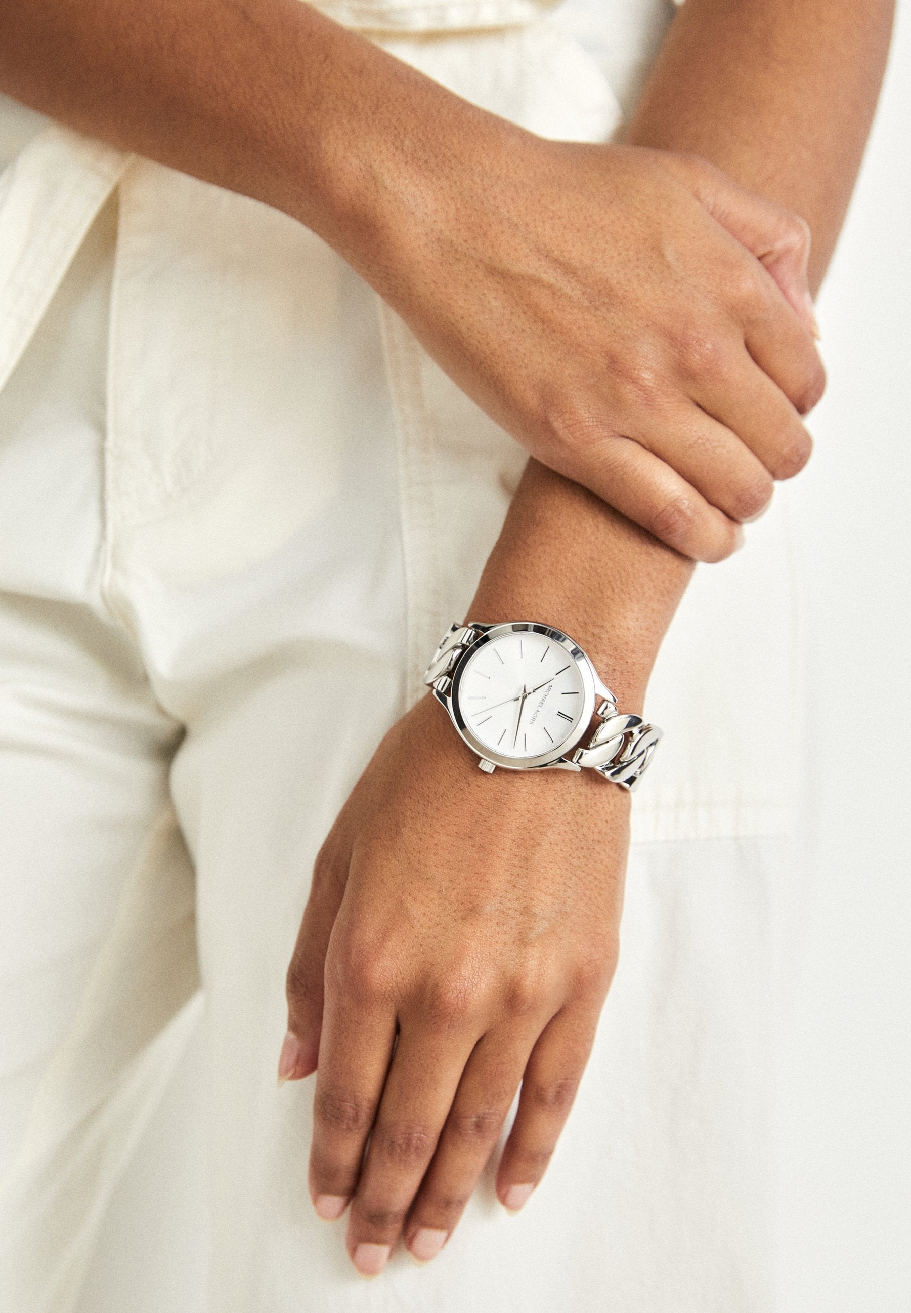 SLIM RUNWAY WATCH Media 2