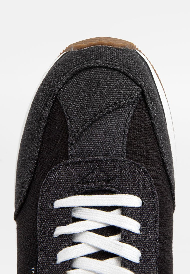 TOMS WYNDON