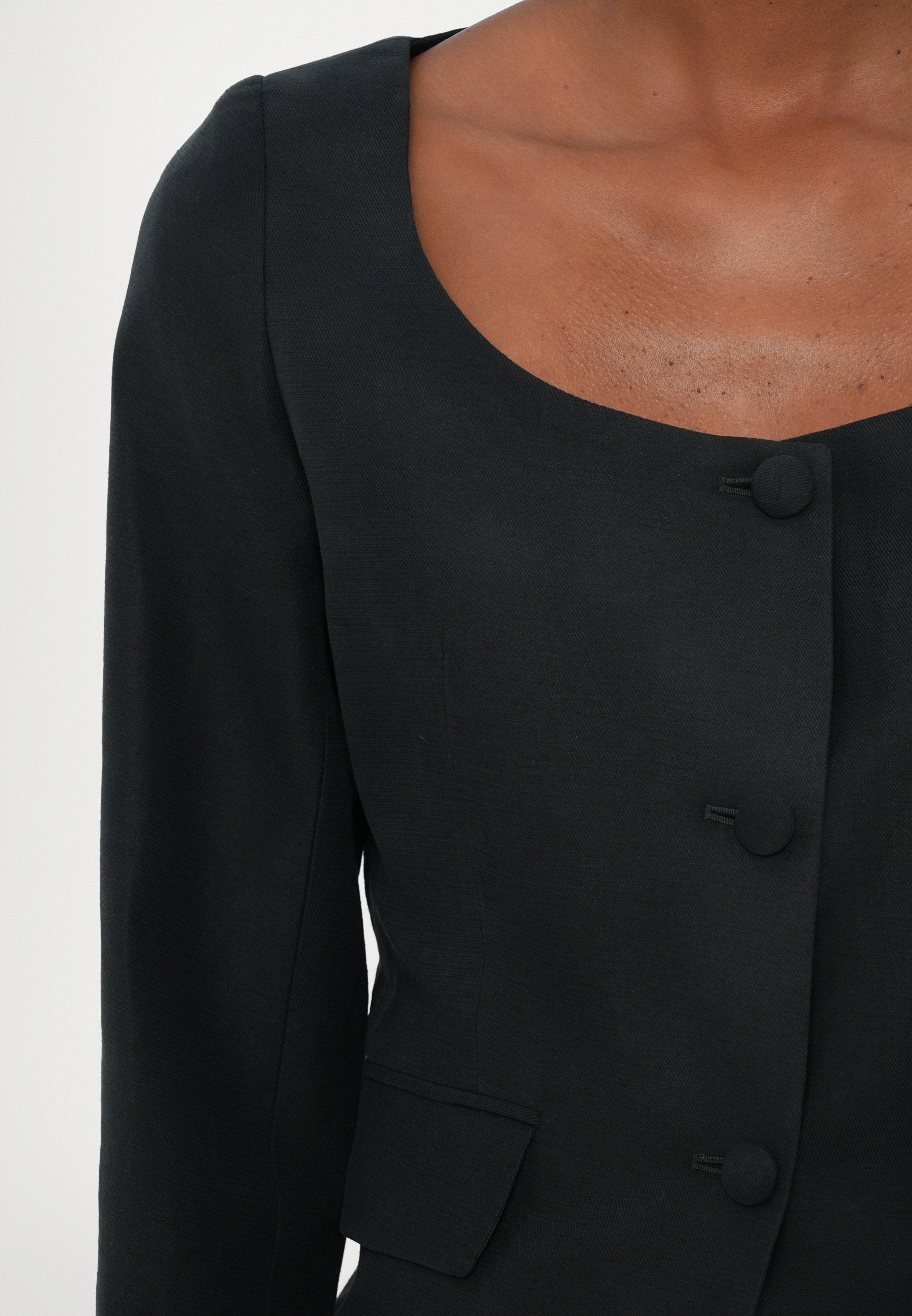 REMAIN OPEN NECK FITTED