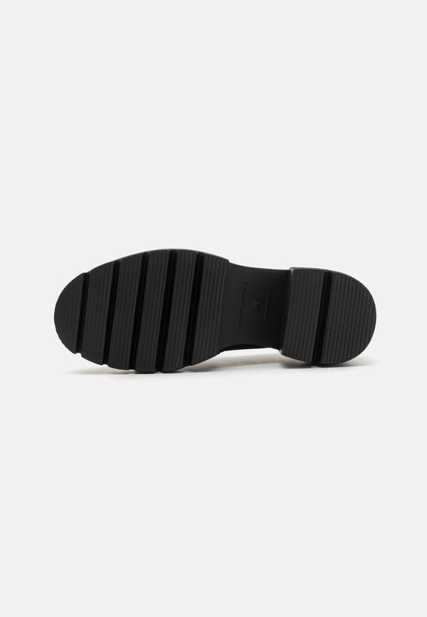 Stuart Weitzman 5050 SOHO LOAFER