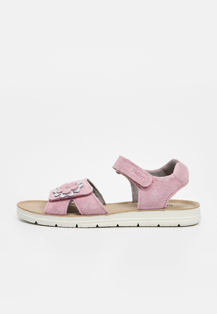 Pinkfarbene Kleinkind-Sandale mit zwei verstellbaren Riemen, Blumendekoration am Vorderriemen, gepolsterter Sohle und weißer Gummiaußensohle.