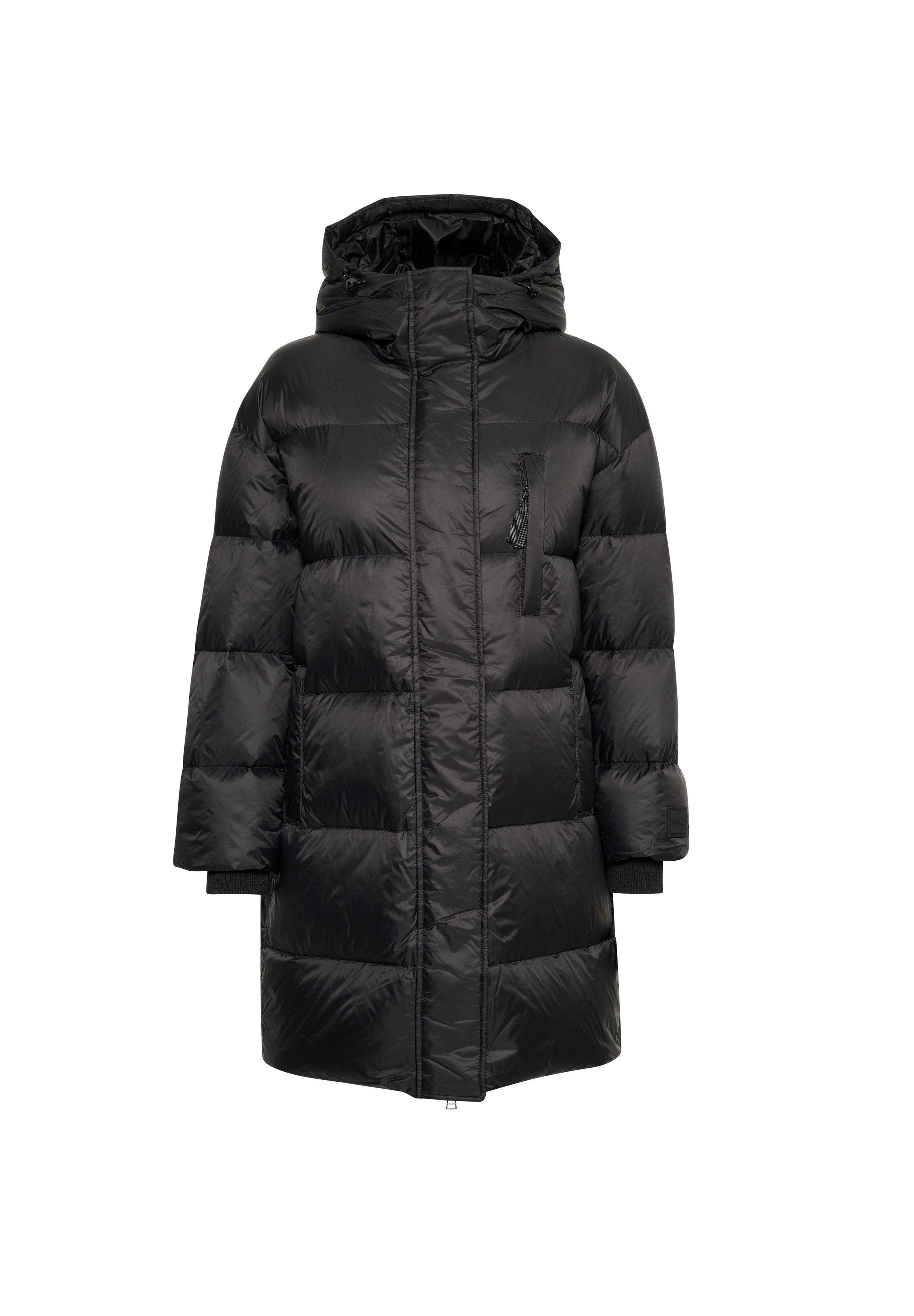 Schwarze Pufferjacke mit Kapuze, ausgestattet mit einem Frontreißverschluss, gestepptem Design und einer Brusttasche. Weiches, leichtes und isoliertes Material.