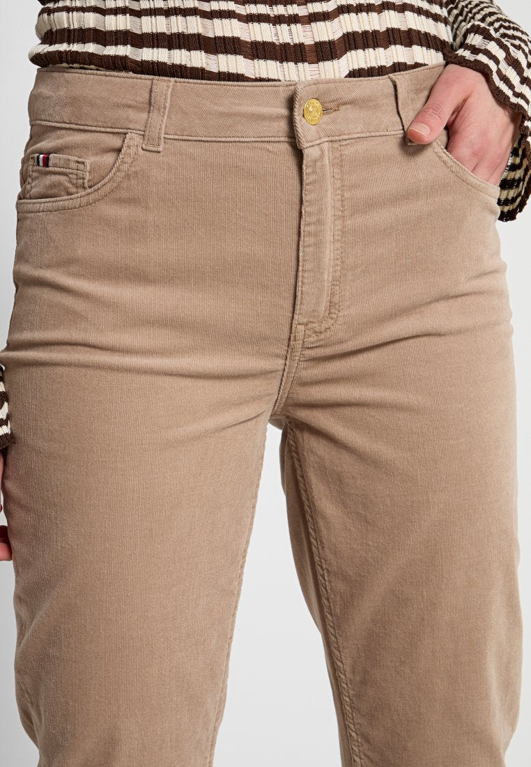 SLIM FIT Media 4
