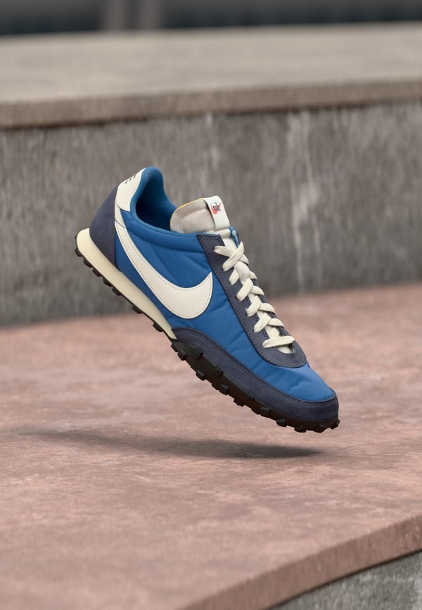 Nike Sportswear WAFFLE RACER '26 - Trainers - star blue/sail/thunder blue/black/coconut milk