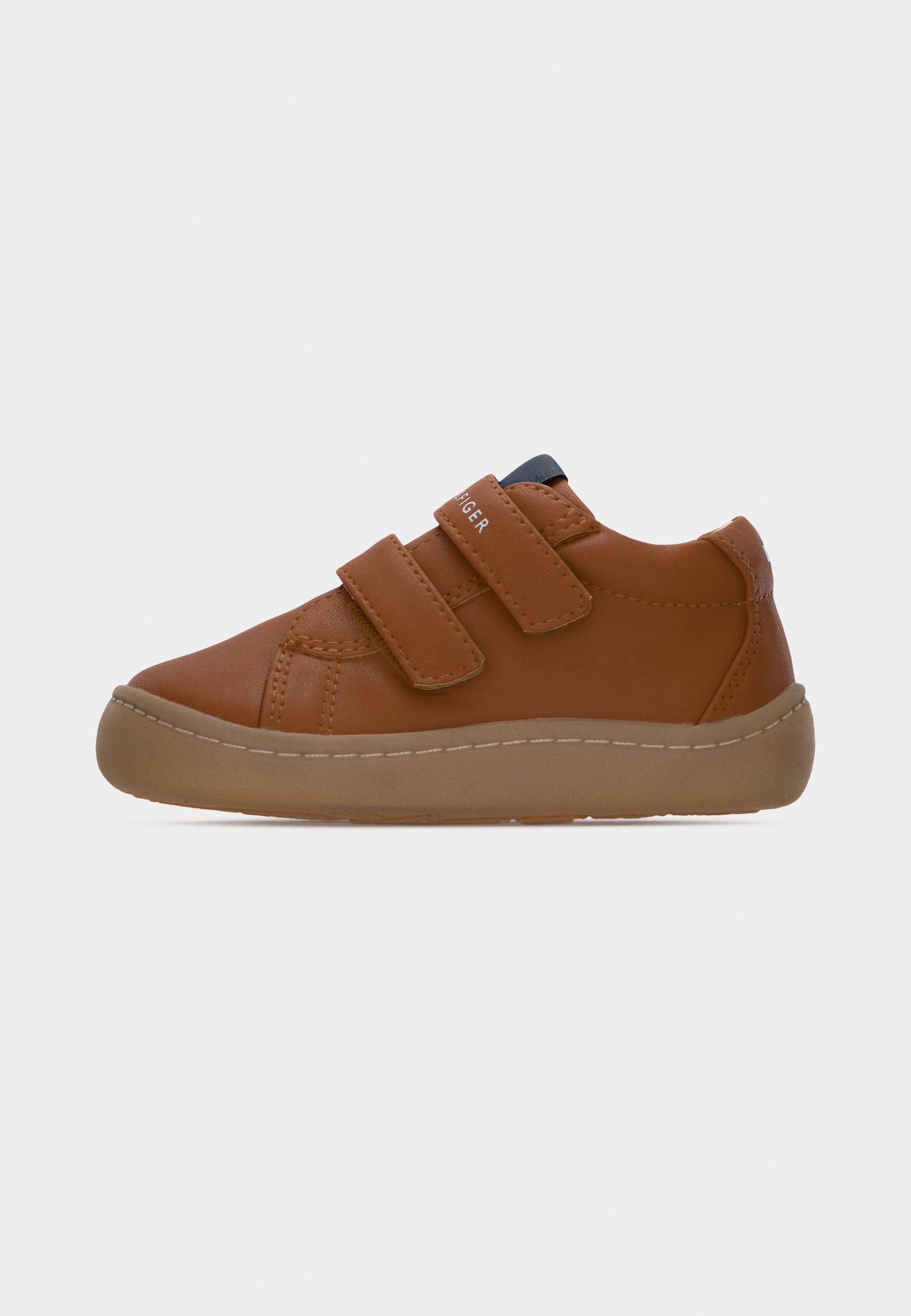 LUCKY BAREFOOT UNISEX Media 2