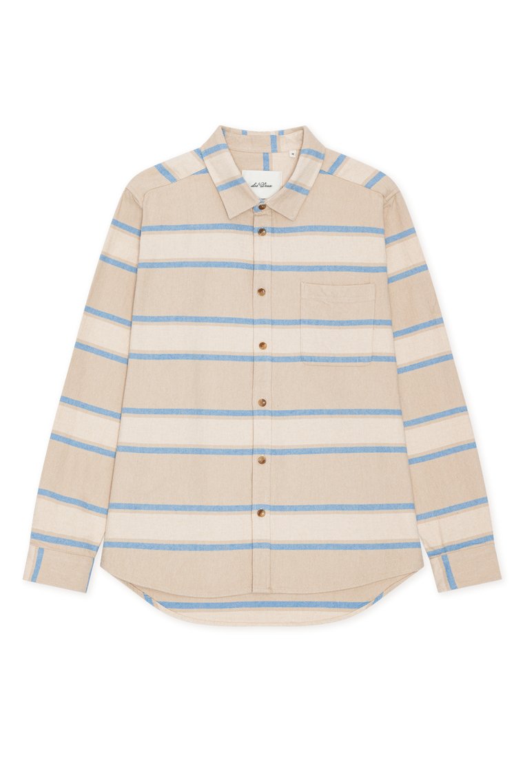 Beige Hemd zum Knöpfen mit langen Ärmeln und Kragen, mit horizontalen blauen und weißen Streifen und einer Brusttasche auf der linken Seite.