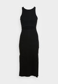 Schwarzes ärmelloses Kleid mit figurnaher Passform, das einen Ausschnitt in der Taille und seitliche Schlitze aufweist, gefertigt aus einem strukturierten Strickstoff.