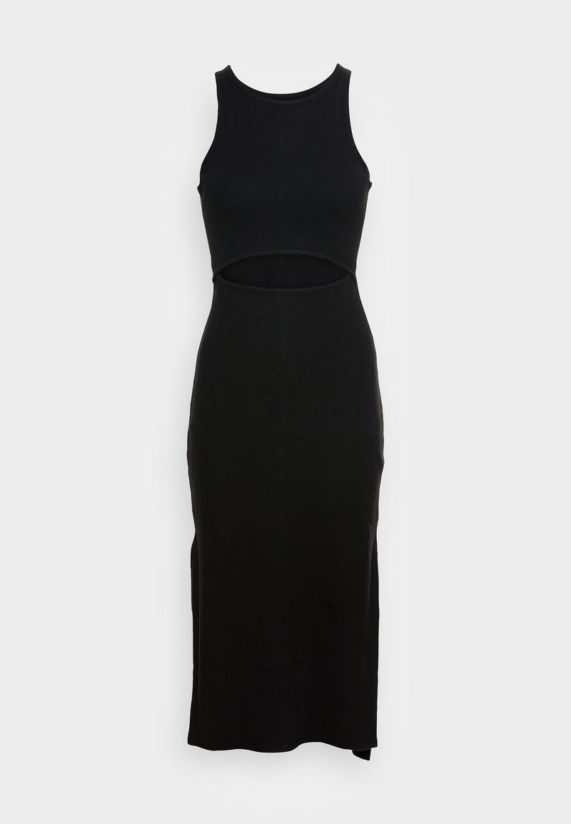 Schwarzes ärmelloses Kleid mit figurnaher Passform, das einen Ausschnitt in der Taille und seitliche Schlitze aufweist, gefertigt aus einem strukturierten Strickstoff.