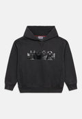 Schwarzer Baumwoll-Hoodie mit einem Frontdruck, der das Wort "HUGO" in metallischem Silber zeigt. Er verfügt über eine Kapuze mit Kordelzug und gerippte Bündchen.
