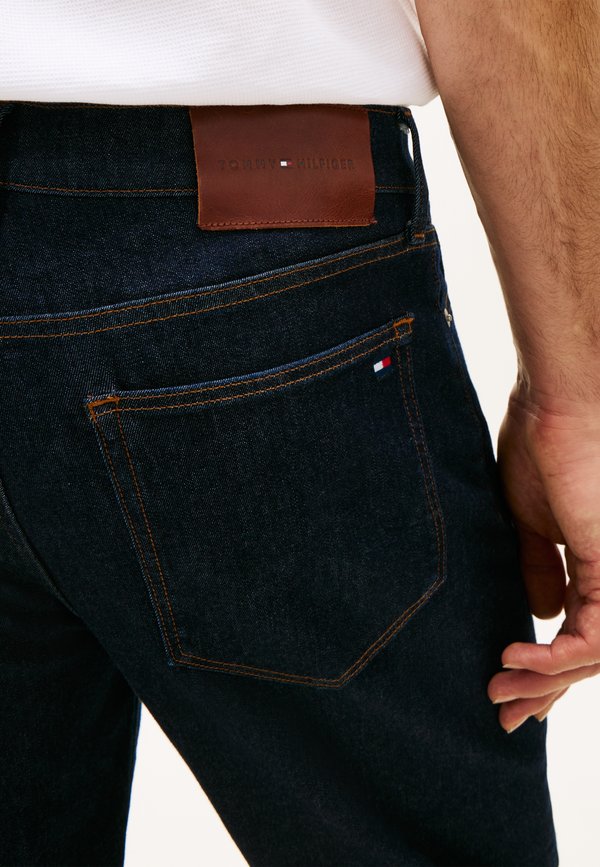 Tommy Hilfiger DENTON FIVE-POCKET STRAIGHT LEG JEANS