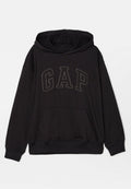 Schwarzer Hoodie mit vorderer Kängurutasche und dem "GAP"-Logo, das in dunkelgrauen Buchstaben auf der Brust umrandet ist.