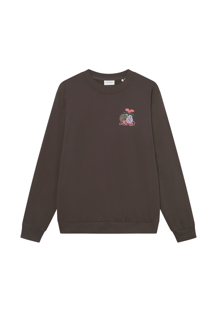 Dunkelbrauner Pullover mit rundem Ausschnitt, langen Ärmeln und einem gestickten Design mit floralen Elementen auf der linken Brust.