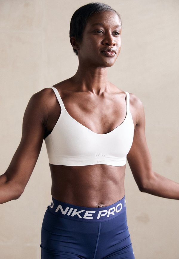 Nike Performance ALATE MINIMALIST BRA - Light support sports bra - white/cool grey