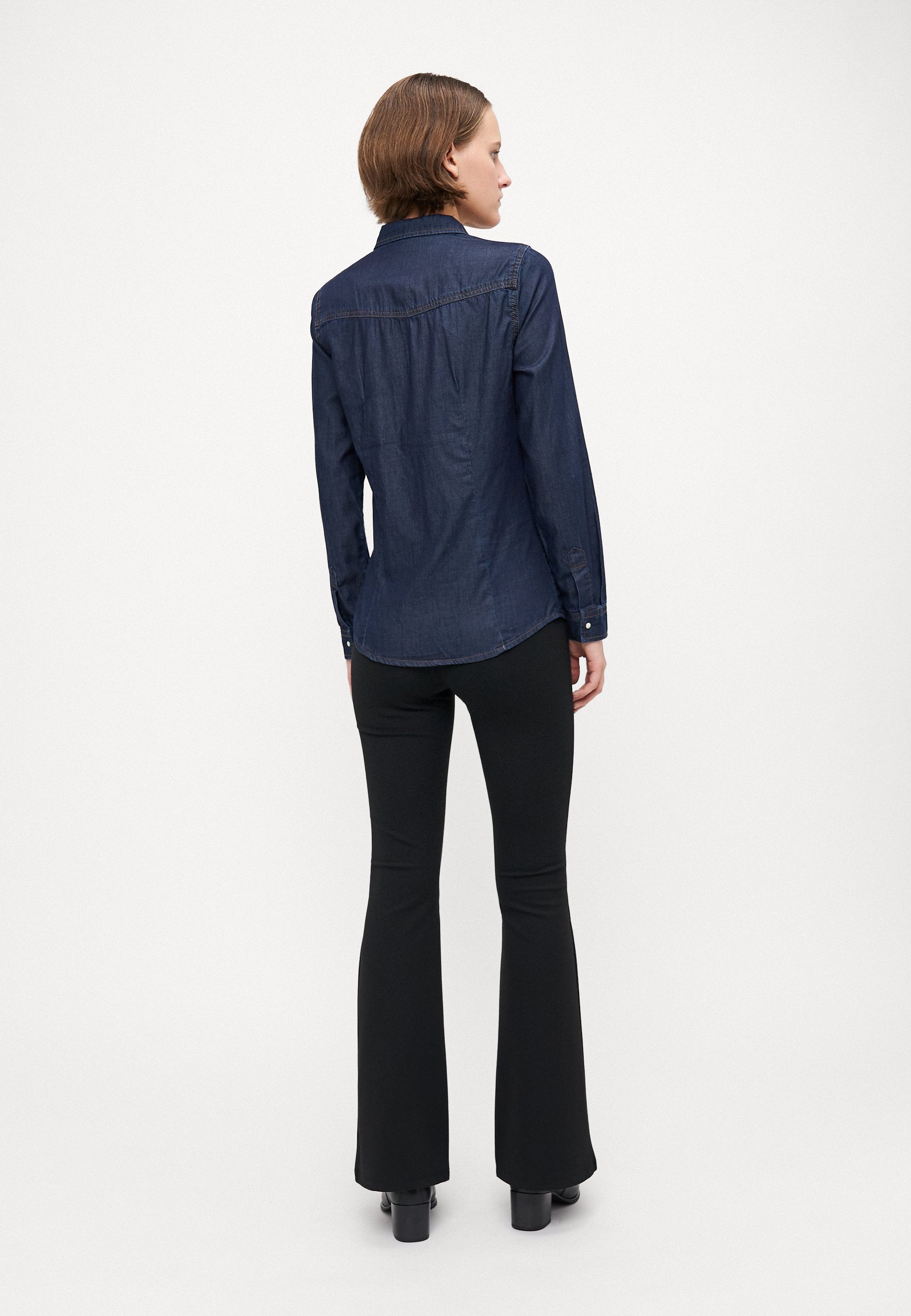 ONLALEXA SHIRT Media 4