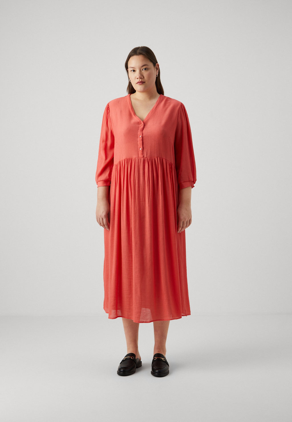 CARGEORGIA 3/4 MIDI DRESS Media 3
