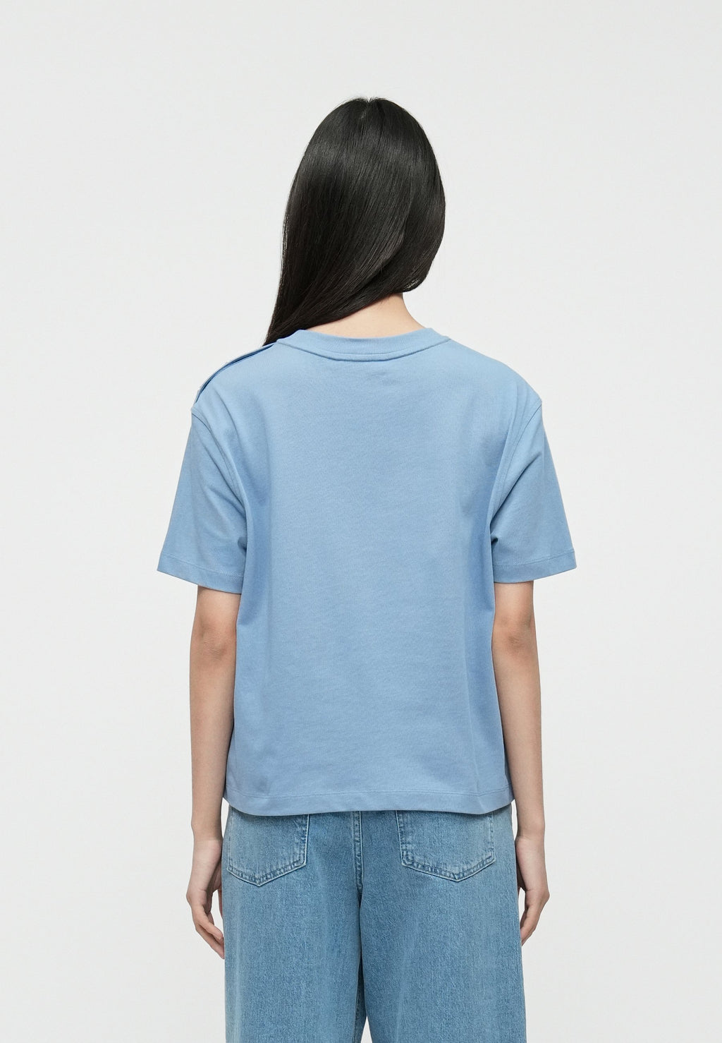 GOLD-TONE BUTTON LOGO EMBROIDERY RELAXED T-SHIRT Media 4