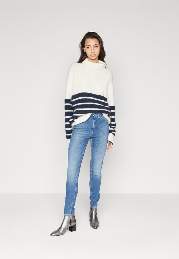 Calvin Klein Jeans