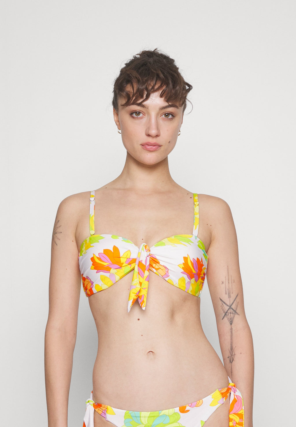 PALM SPRINGS TWISTTIE FRONT BANDEAU Media 3
