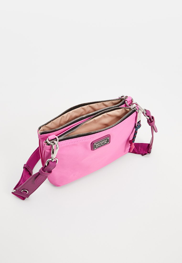 Mandarina Duck STYLE