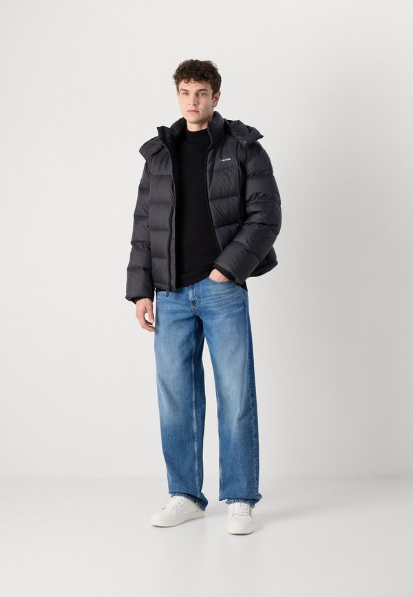 Calvin Klein DETACHABLE HOOD