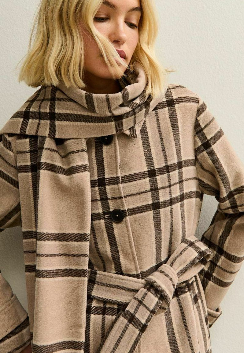 New Look CHECKED COLLARED MATCHING SCARF