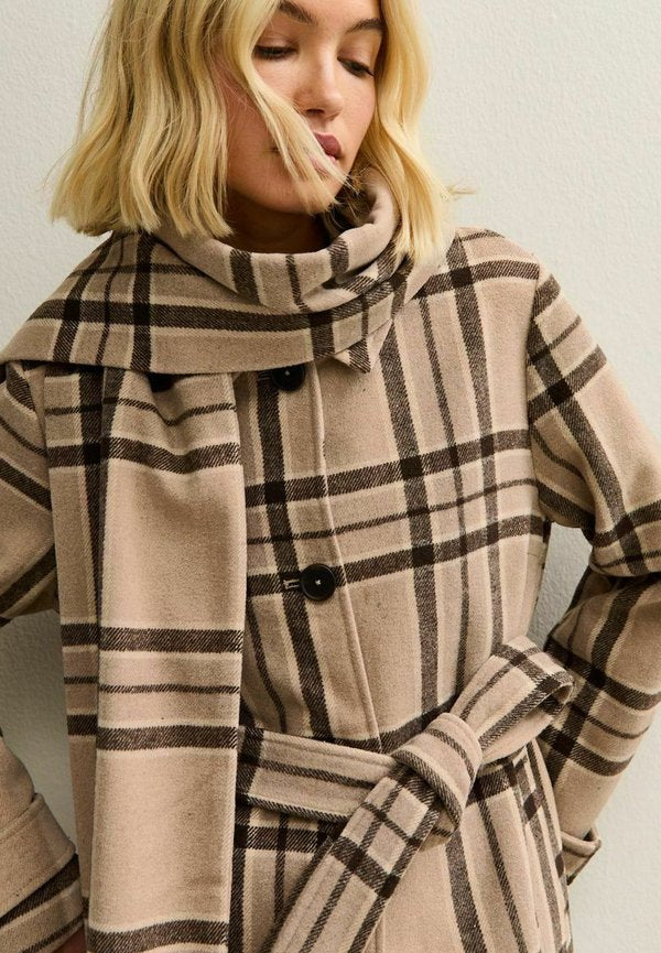 New Look CHECKED COLLARED MATCHING SCARF