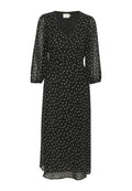 Schwarzes Kleid mit V-Ausschnitt und Dreiviertelärmeln, das mit weißen Punkten verziert ist, aus leichtem Stoff gefertigt und mit einer fließenden Silhouette.
