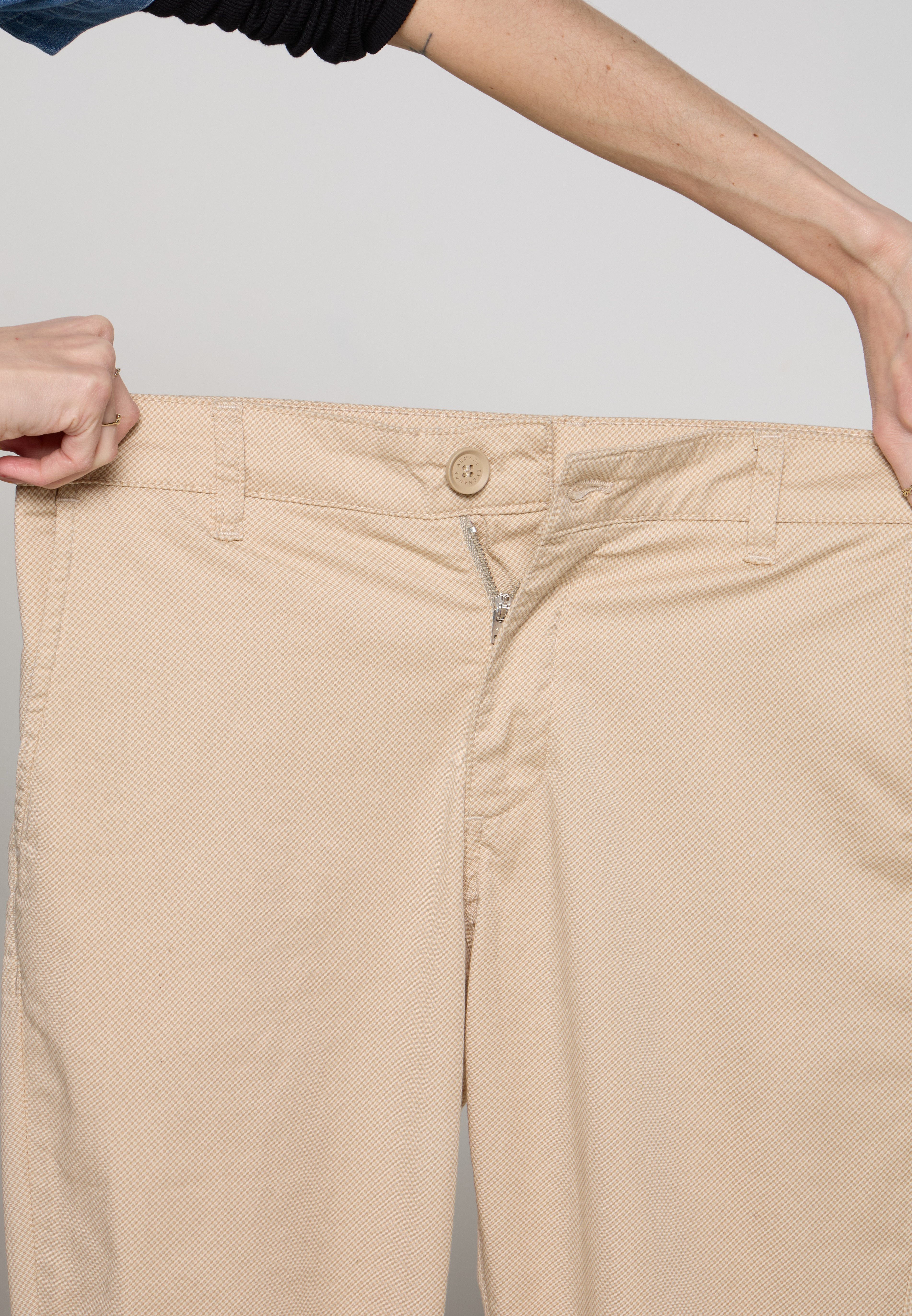 Armani Exchange Chino Media 6