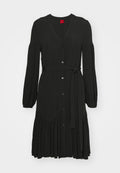 Schwarzes Kleid aus leichtem Stoff mit V-Ausschnitt, langen Ärmeln, vorderen Knöpfen, einem taillierten Gürtel und einem ausgestellten Rüschensaum.