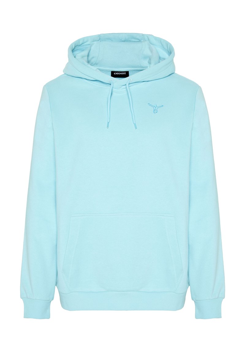 Hellblauer Hoodie mit vorderer Kängurutasche, verstellbarem Tunnelzug an der Kapuze, gerippten Bündchen und kleinem gesticktem Logo auf der Brust.